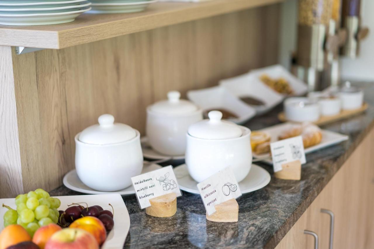 Garni Schorneck Acomodação com café da manhã Brunico Exterior foto