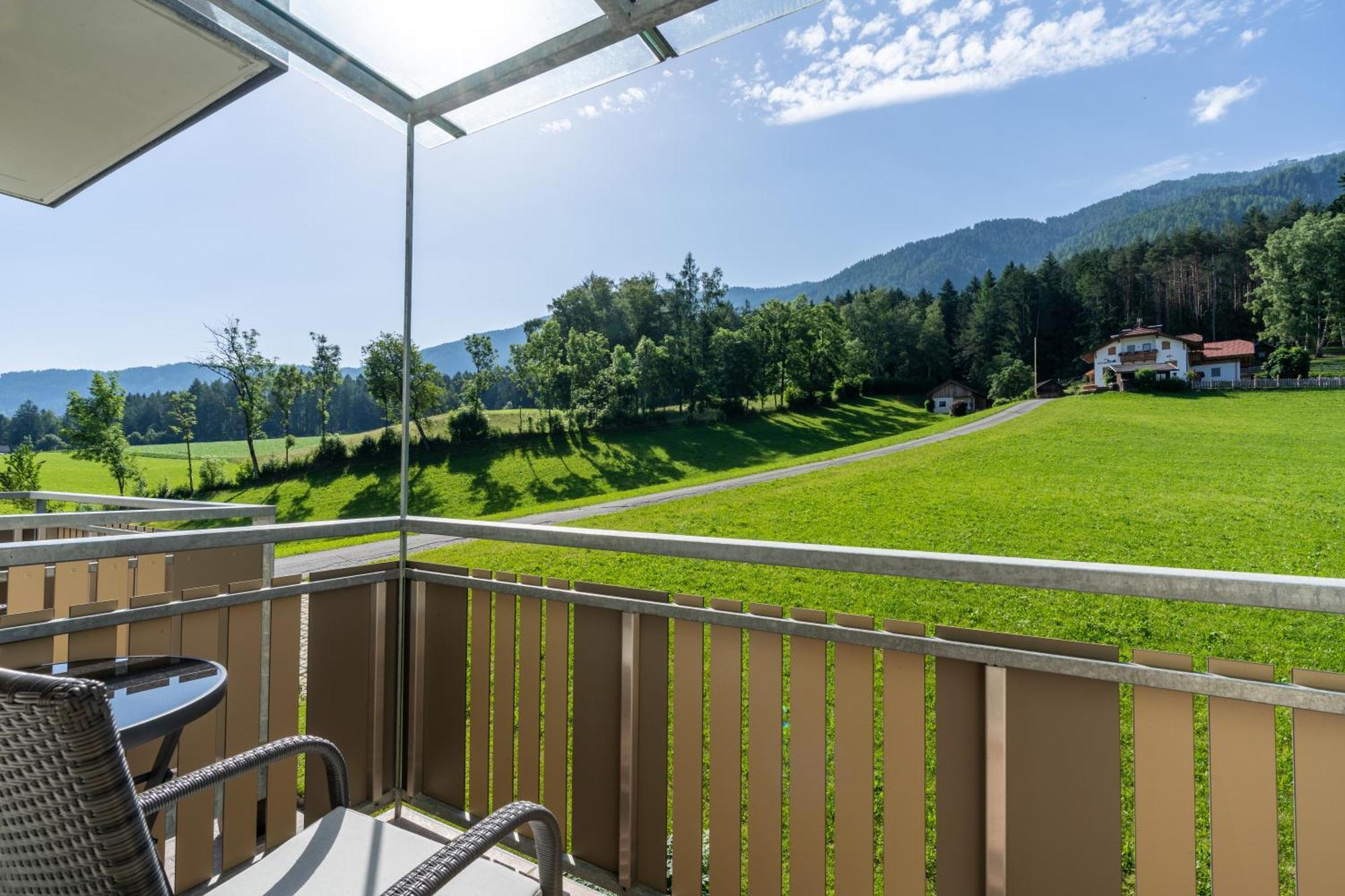 Garni Schorneck Acomodação com café da manhã Brunico Exterior foto